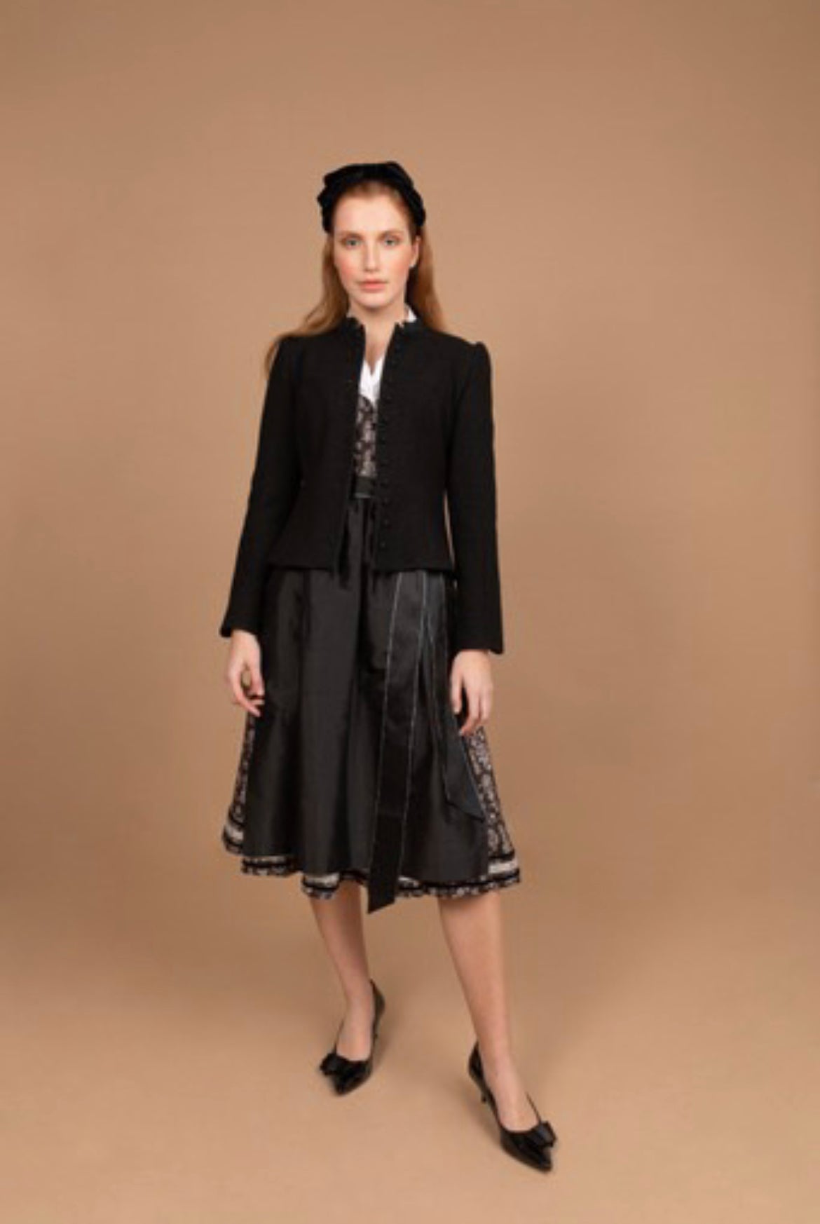Leinendirndl Franka col. Kaviar Black