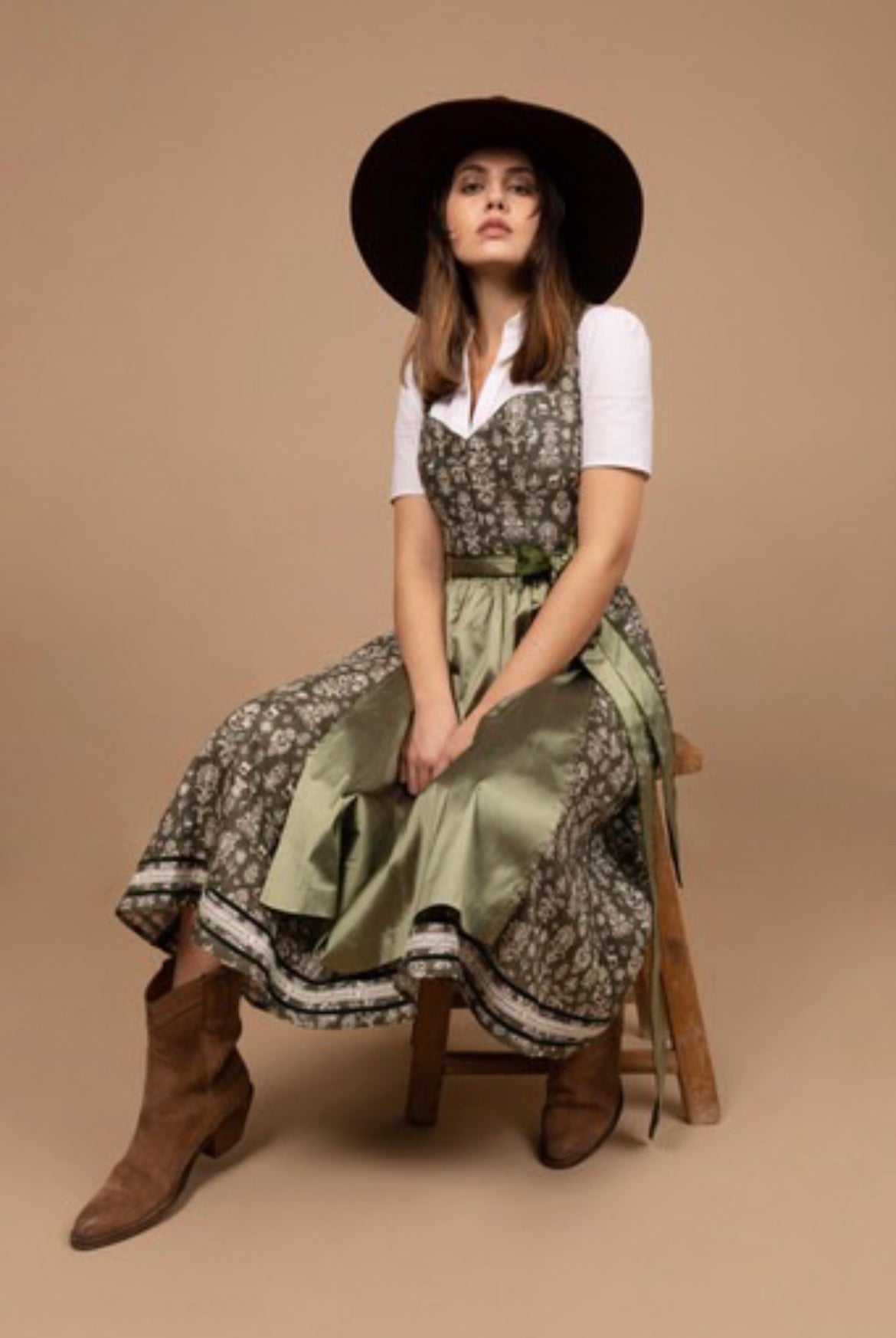 Leinendirndl Franka col. Moos