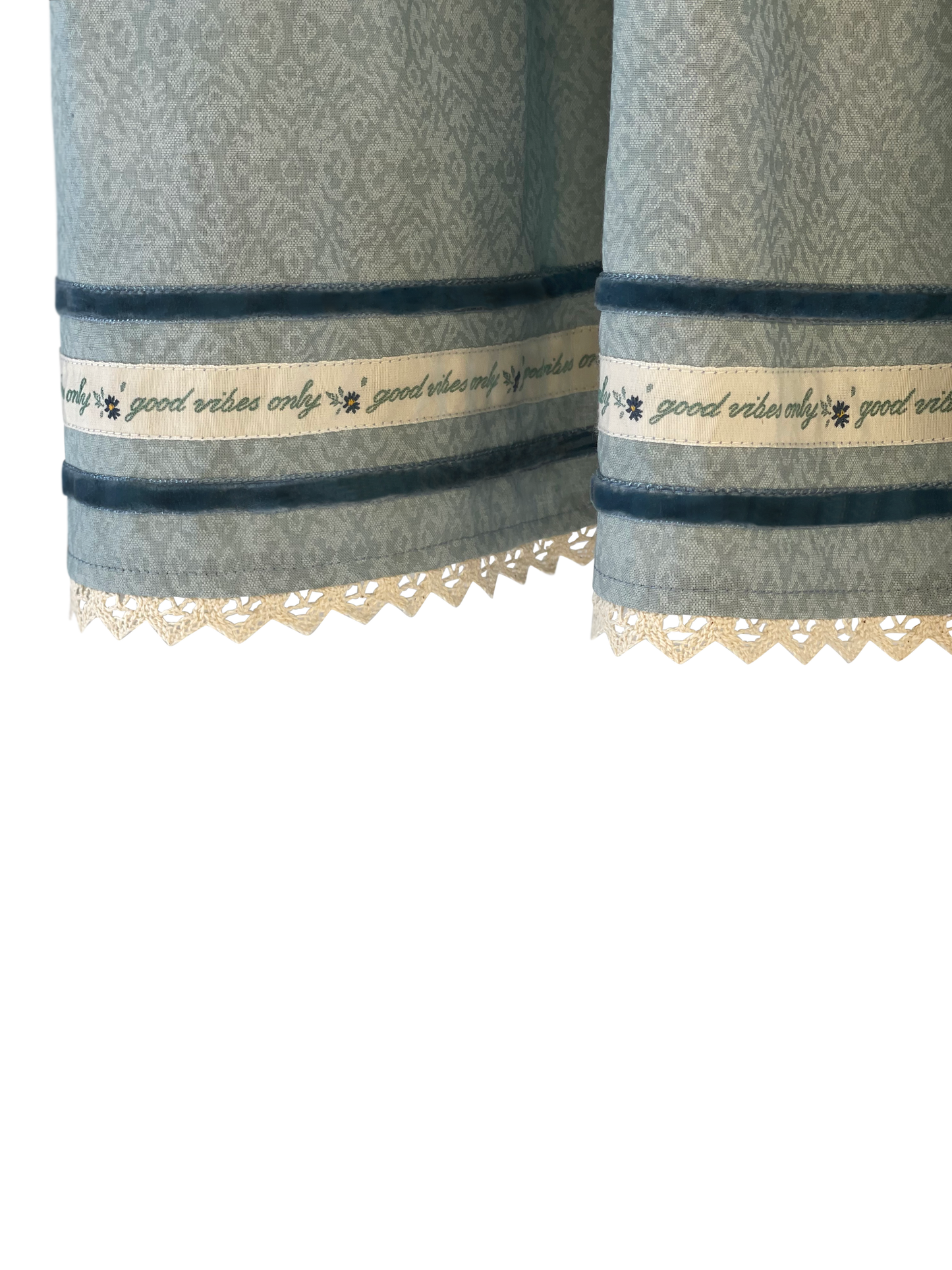 Trachtika Good Vibes Only in col. Morning Mist-Classic length