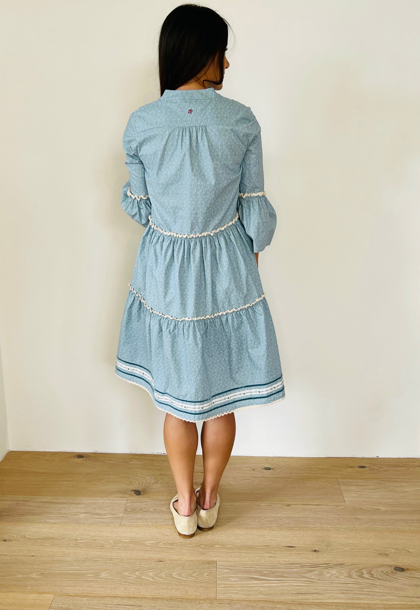 Trachtika Good Vibes Only in col. Morning Mist-Classic length
