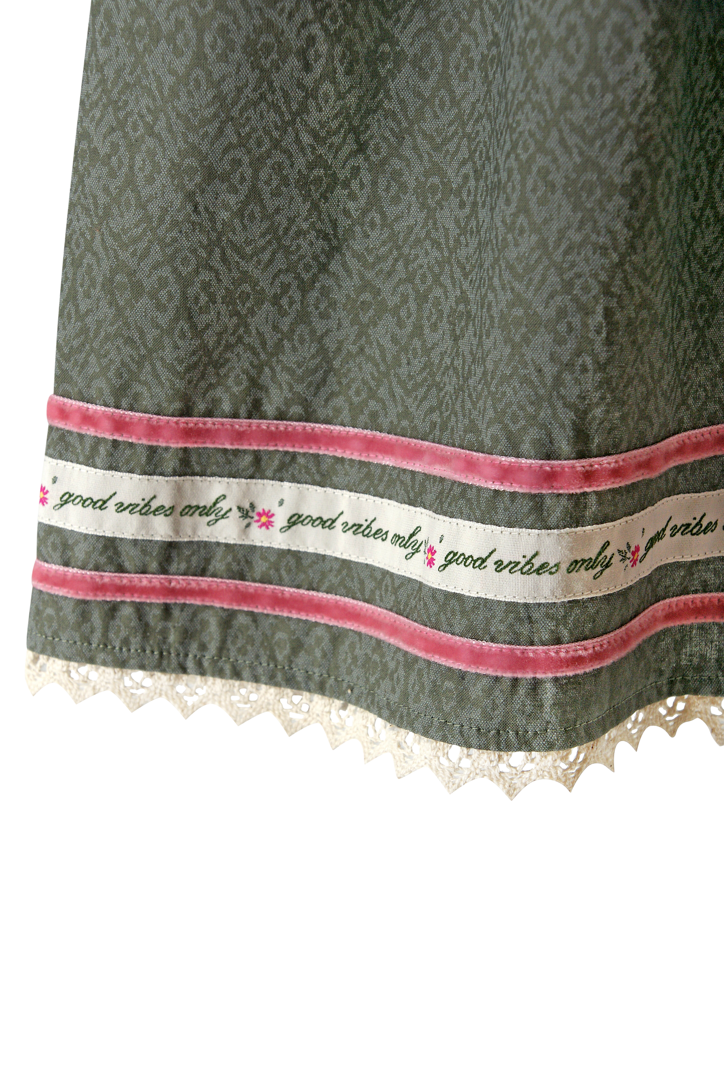 Trachtika Good Vibes Only in col. Pesto-Classic length