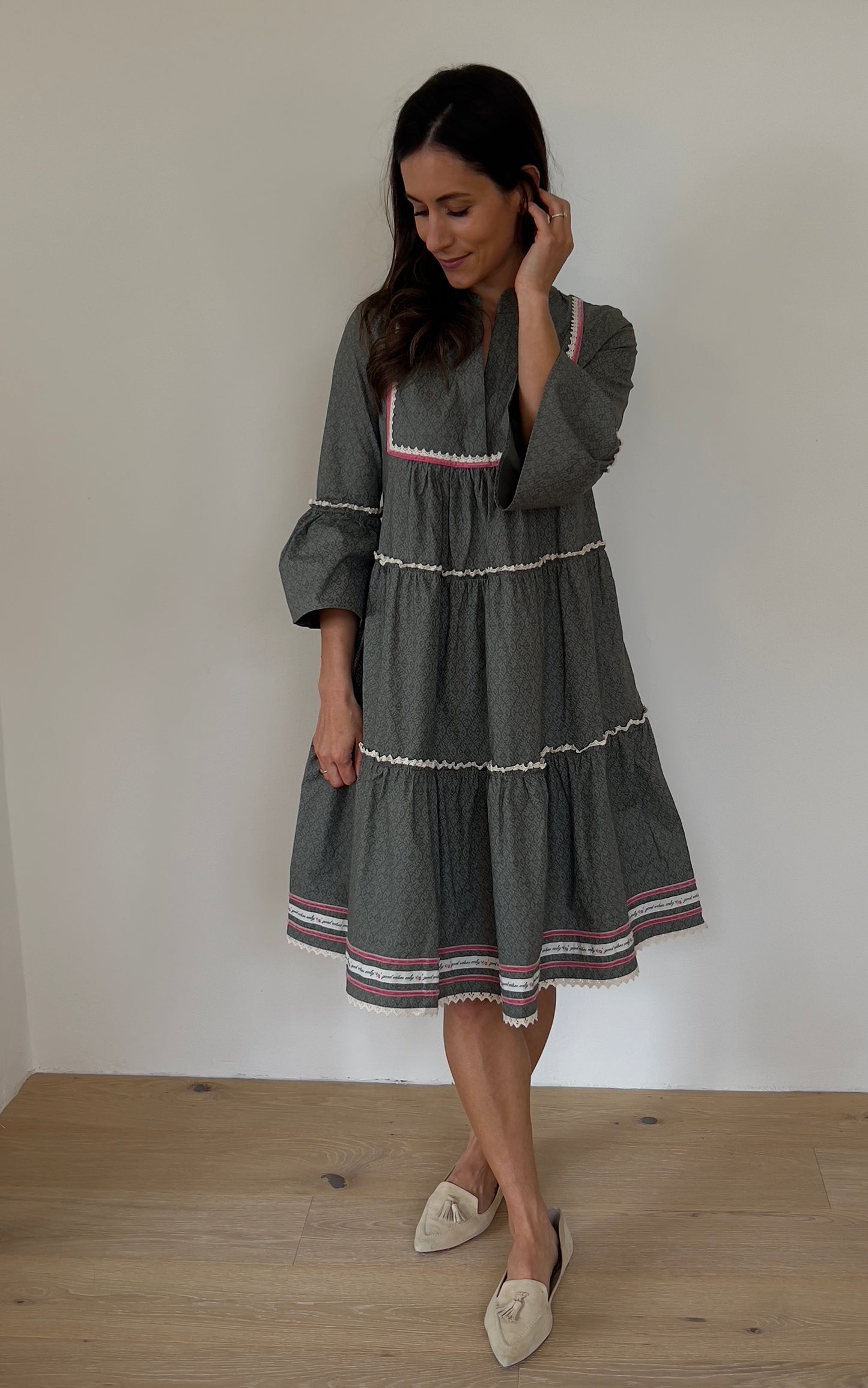 Trachtika Good Vibes Only in col. Pesto-Classic length