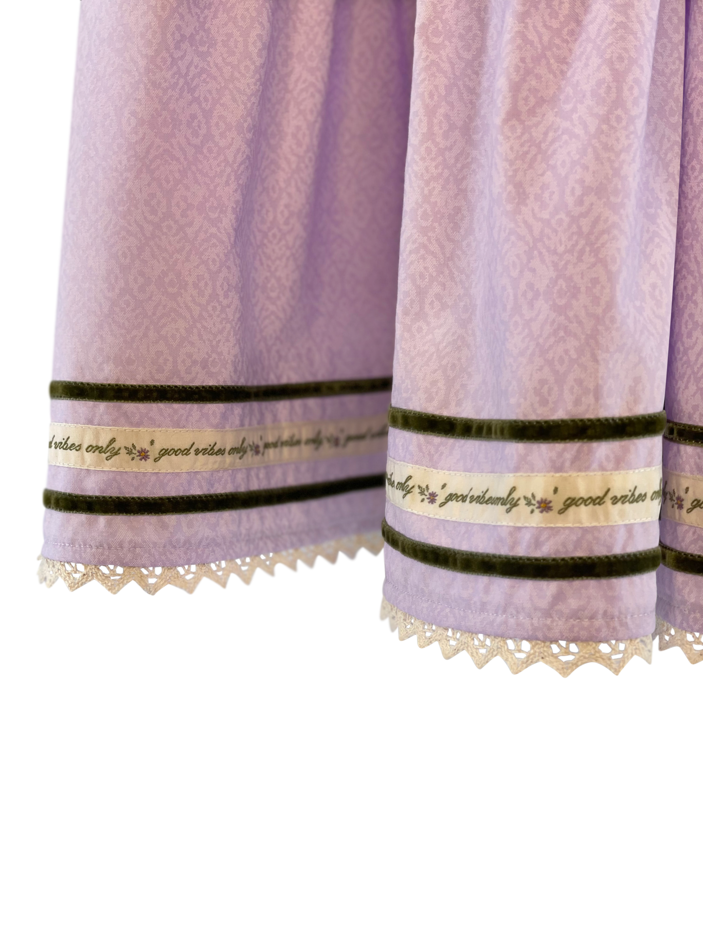 Trachtika Good Vibes Only in col. Sweet Lavender-Classic length